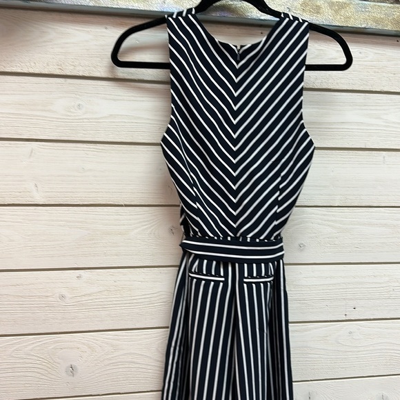 Banana Republic Wide-Leg Cropped Jumpsuit Size 0 - Picture 6 of 7